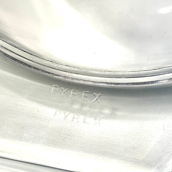 Vintage Pyrex Barbed Wire Cinderella Divided Oval Casserole 1-1/2 quart Dish - Picture 11 of 12